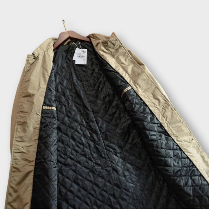 UTE / EIN ELEGANTER TRENCHCOAT
